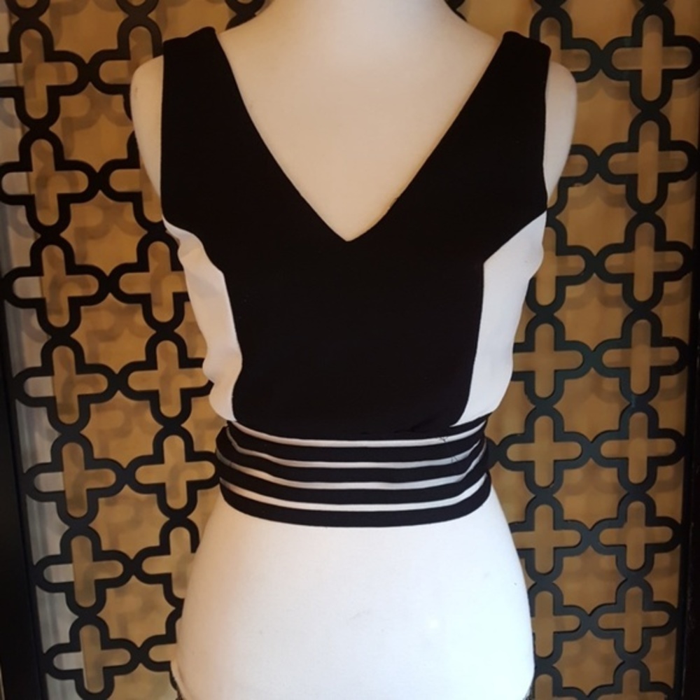 a'gaci Black and White Crop Top